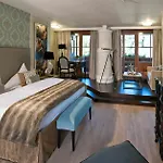 Wellnesshotel ...liebes Rot-flueh Отель Хальдензе