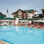 Wellnesshotel ...liebes Rot-flueh Отель Хальдензе